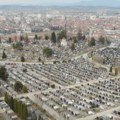 Grad isplaćuje stanare koji žive na granici sa grobljem: "Odavno je postalo tesno"