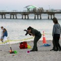 Deca kopala rupu na plaži, devojčica poginula kada se obrušio pesak