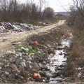 Nikla nova deponija uz auto-put u Vrčinu - ni kamere ne mogu da spreče građane da bacaju i pale smeće