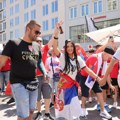 Najjači narod! Srbi opleli kolce usred minhena! Srpski navijači doveli atmosferu do usijanja! Ozbiljno zagrevanje za utakmicu