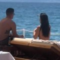 (Video) Džehva uhvaćena sa dečkom na plaži! Teodora se šeta u tanga bikiniju, a on je ne ispušta iz vida! Neskidaju osmeh…