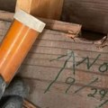 Stolar našao pismo u zidu kuće: Čekalo je 50 godina da bude pročitano, a izmamiće vam osmeh