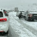 (Foto, video) sneg napravio potpuni haos na Balkanu! Delovi Hrvatske bez struje, crveni meteoalarm na snazi u Crnoj Gori zbog…