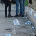 Završen skup u Nišu, gradske službe uklanjaju smeće sa Trga Kralja Milana