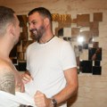 Filip doašo na slavlje bez Prije, društvo mu pravi njoj veoma blizak čovek: Odmah pocepao Uroševu majicu
