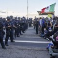 VIDEO U Los Anđelesu i dalje haos: Sukobi demonstranata i policije, najavljena tužba protiv Trampa