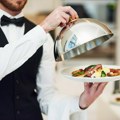 Početna plata 1.300 evra plus bonusi, ali posao niko neće! Vlasnik kafića u čudu, javljaju se samo stranci