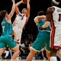 Nikola Jović u strašnom ritmu srupio Hornetse, Majamijev Meksikanac ubacio 28 poena
