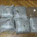 Policija zaplenila drogu u Spremskoj Mitrovici i Rumi: Uhapšena trojica