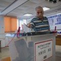 Prištinska policija saopštila da su dve osobe privedene zbog cepanja glasačkih listića