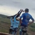 VIDEO Tragedija u Brazilu: Devojka (21) poginula nakon što su je gurnuli sa mosta bez sigurnosnog užeta