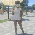 Омиљена српска Американка испред Куле Београд показала како ће се расхлађивати овог тропског лета