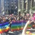 "Stranka apsurda, bez vrednosti i ideologije": SNS istovremeno ističe Brnabić i koristi retoriku protiv LGBT+ zajednice