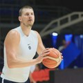 FOTO Paparaci su svuda: Jokića slikali u omiljenoj pekari, svi gledaju u kusur i ono što je obukao