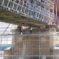 Stari železnički most menja visinu: Konstrukciju od 2.000 tona podižu skoro tri metra, evo kako