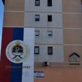 Uhvaćen muškarac koji je napisao "genocidaši" na trobojci u Istočnom Sarajevu, evo o kome se radi