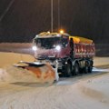 Sneg u Hrvatskoj stvara probleme u saobraćaju: Stiže olujna bura, crvena upozorenja u pojedinim područjima