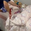 Majka otkrila opasnu otrovnicu u ćerkinom krevetu Prizor kao iz najgore noćne more! (video)