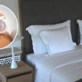 Našao ga je u hotelskom krevetu i naježio se: "Metalni kraj viri kroz čaršav, snažno me je ogrebao"