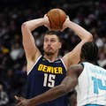 Nikola Jokić opet uništio Jusufa Nurkića: Koji god dres da nosi - izdominira ga, a Denver ne staje