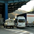 Priveden Srbin na prelazu Bela Zemlja, pronašli mu elektrošoker, policijsku palicu i sprej
