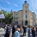 Niški studenti blokirali zgradu rektorata Univerziteta u Nišu, pružaju podršku kolegama iz Novog Sada (foto, video)