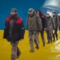 Pripadnici ukrajinske elitne jedinice beže glavom bez obzira (video)