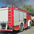 Požar u Kragujevcu buknuo u niskom rastinju Vatra pretila i kućama, vatrogasci reagovali na vreme