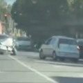 Vozila smrskana, delovi rasuti po putu: Saobraćajna nezgoda u Pančevu (video)