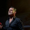Darko Lazić posvetio pesmu pokojnom bratu, svaka reč boli, u publici brišu suze: "Pevaću je dok sam živ"