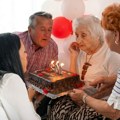 Iza sebe ostavila vek i 24 meseca: Milisavka Petković proslavila 102. rođendan (foto)