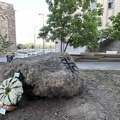Ispod Brankovog mosta položen „cvet Srebrenice“: „Danas i svaki dan, ljudi pamte ljude“