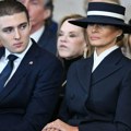 Melanija na mukama zbog odnosa sa sinom jedincem: "Baron neprekidno mora da bude pod nadzorom"