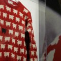 Čuveni džemper sa ovcama princeze Dajane prodat za 1,1 milion dolara