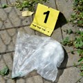 Policija osumnjičenom pronašla tri paketića sa oko 106 grama droge