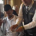 VIDEO Novak snimljen u luksuznom restoranu u SAD: Konobar mu renda tartufe i dobacuje dve reči dok ga snimaju