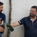 (Foto) Milan Vasić pije pivo ispred prodavnice: Glumac objavio hit fotku, a evo kakve su reakcije