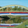 Dan srpskog jedinstva, slobode i nacionalne zastave – Zrenjanin ukrašen stotinama zastava