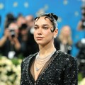 Oštar demanti: Dua Lipa optužila tabloid za zloupotrebu tragedije u njeno ime, javno rekla kako stoje stvari