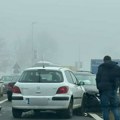 (Foto) lančani sudar na isključenju za aerodrom: Tri vozila se sudarila, stvaraju se kolone na moto-putu