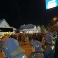 Grac na nogama: Delije u korteu stigle na stadion pod budnim okom policije