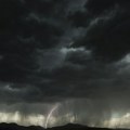 Divlja razorna oluja: Stotine hiljada ljudi bez struje; Ima mrtvih; Na snazi crveni meteoalarm VIDEO