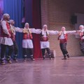 Folklor spojio region u Zrenjaninu: Veče tradicije, igre i prijateljstva u Kulturnom centru KC "Svetozar Marković"
