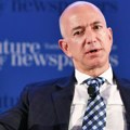 Bezos ponovo krstari Jadranom: Kod Mljeta se sastao sa suosnivačem WhatsApp-a na njegovoj jahti od 200 miliona evra