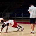 Nikola Kalinić naredio košarkašima Zvezde da rade sklekove! Hit scena na treningu crveno-belih! Kalinu prvi put vidimo u ulozi…