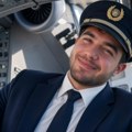 Ovo je pilot koji je htio srušiti avion. Oman mu je zbog radikalizma zabranio letjeti