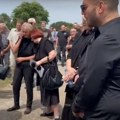 Darko Lazić zapevao na sahrani prijatelja: Ispunio mu poslednju želju, njegovi stihovi odjekivali grobljem
