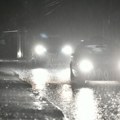 Jako nevreme hara Srbijom! Putevi poplavljeni, pljušti kiša i tuče jak grad, saobraćaj paralisan (video)