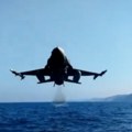 F-16 iznad Sredozemnog mora Proleteo pored broda (VIDEO)