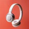 Kupite ih jednom i nikad više: Stižu prve slušalice na svetu koje se same pune FOTO